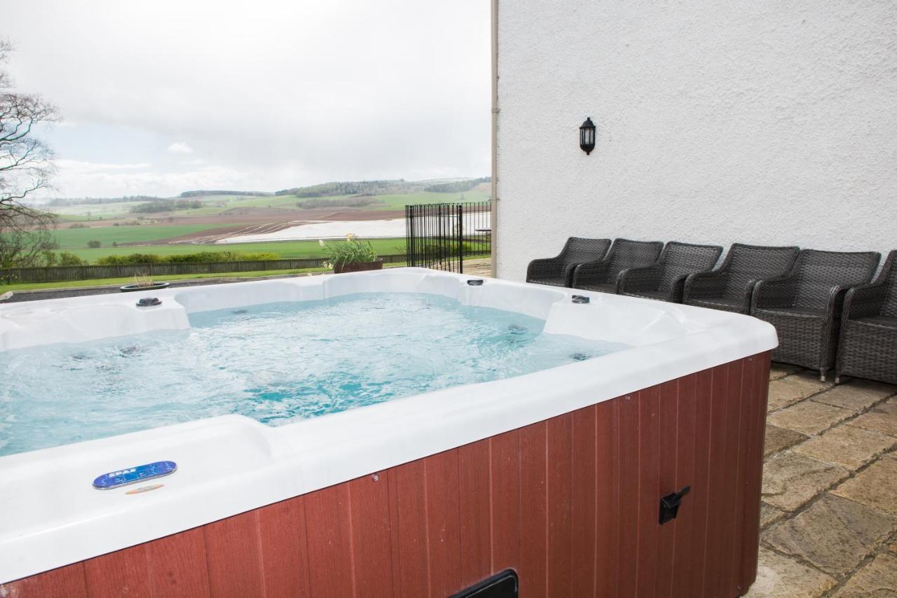Balmeadowside Farmhouse With Hot Tub Cupar Exterior photo